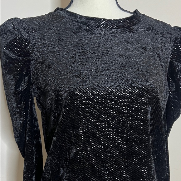 🏴‍☠️Black Velvet Puff-Sleeve Women's Top - Picture 6 of 17